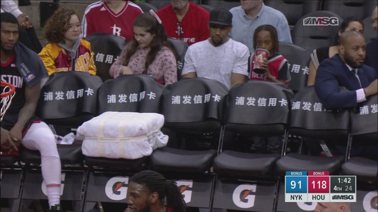 Le banc des Rockets se vide