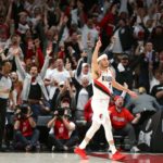 NBA – Quand Seth Curry annonce le buzzer de Lillard au banc d’OKC