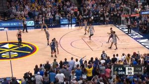 NBA – L&rsquo;incroyable erreur des Spurs en toute fin de match