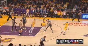 NBA – La passe folle de Steph Curry face aux Lakers