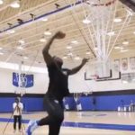 NBA/NCAA – Zion Williamson pose un dunk pour révéler le sexe d’un enfant