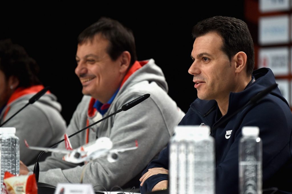 Le coach grec remporte une deuxième couronne européenne