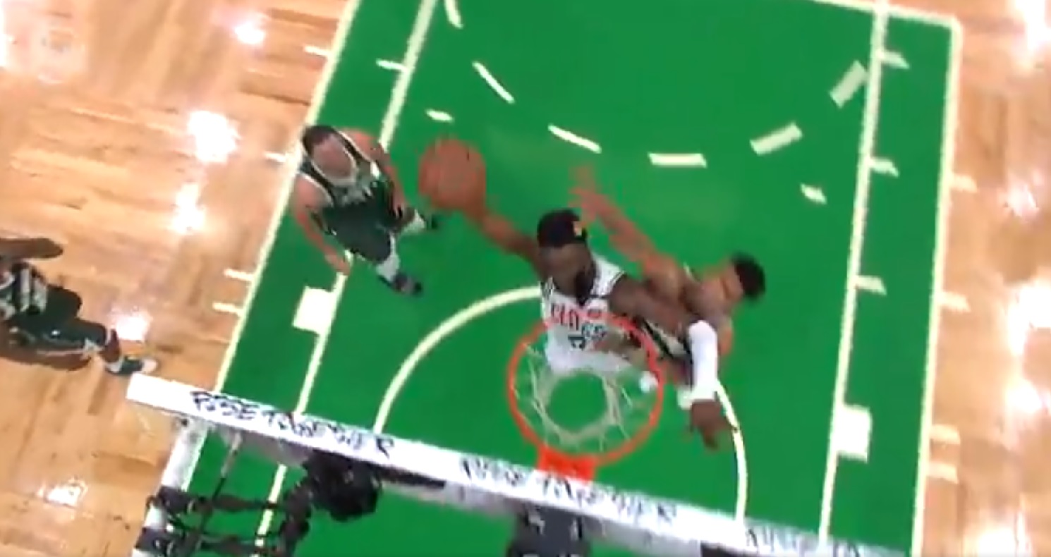 Giannis encore mis sur un poster par Jaylen Brown