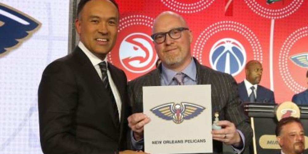 David Griffin tenant l'enveloppe du first pick 2019