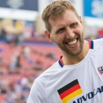 NBA – Dirk Nowitzki tire un pénalty douteux, Luka Doncic se moque