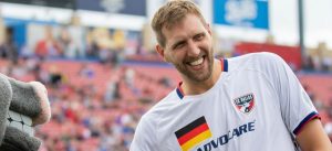 NBA – Dirk Nowitzki tire un pénalty douteux, Luka Doncic se moque