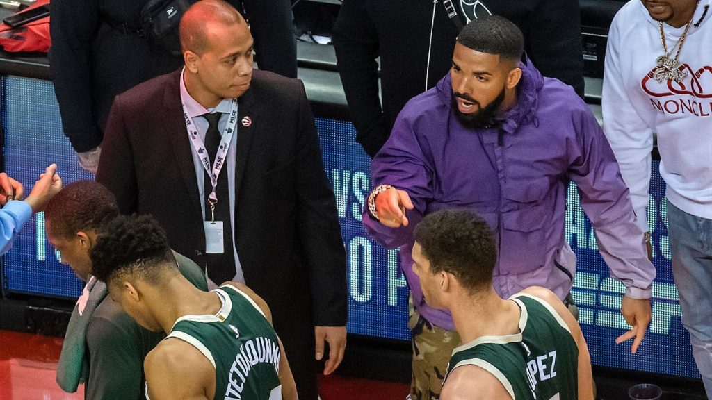 Drake chahute Giannis Antetokounmpo