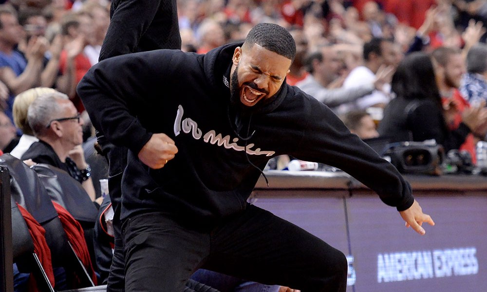 Le pull de Drake en hommage à Kawhi