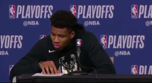 NBA – Quand Giannis ne respecte pas Marcus Smart