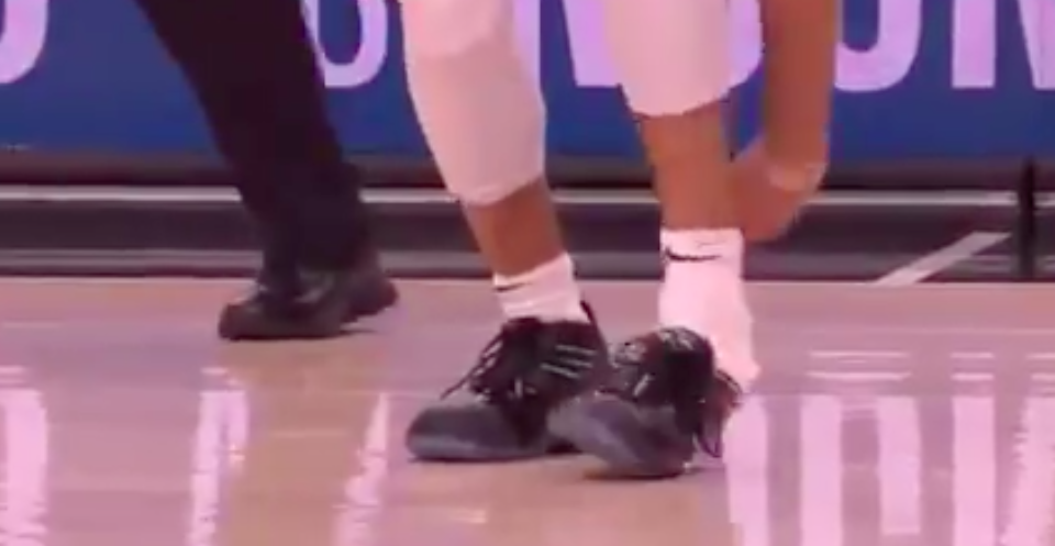 Jamal Murray perd sa chaussure lors d'un match de playoffs