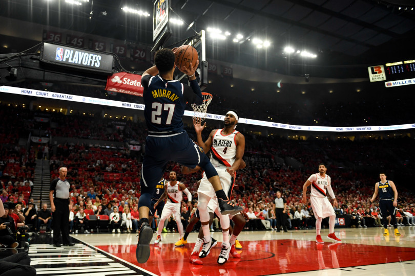 Jamal Murray shoote de derrière la planche