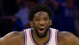 NBA – La célébration NSFW de Joel Embiid sur la tête de KAT