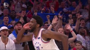 NBA – Top 5 : Joel Embiid fait lever le Wells Fargo Center