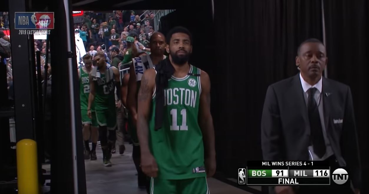 Kyrie Irving éliminé, quitte le parquet peut-être pour la dernière fois avec le maillot des Celtics