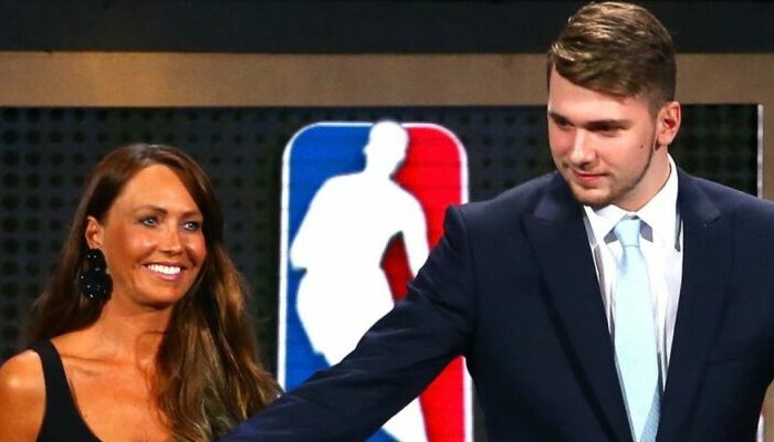 Luka Doncic et sa mère à la Draft