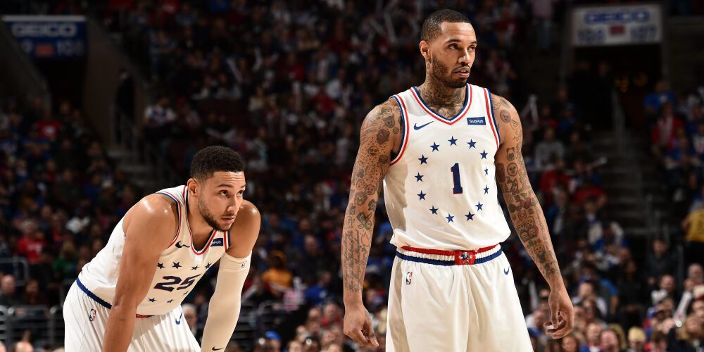 Mike Scott et Ben Simmons avec Philadelphie