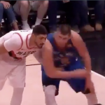 NBA – Le vilain geste de Nikola Jokic sur Enes Kanter ?