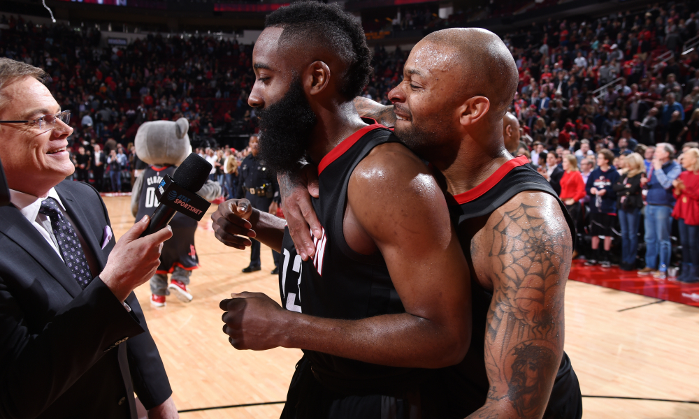 PJ Tucker félicite James Harden après une énorme prestation