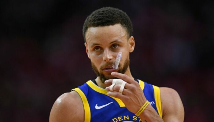 Stephen Curry blessé à son doigt