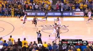 NBA – Le tir complètement fou à une main de Steph Curry… qui ne compte pas