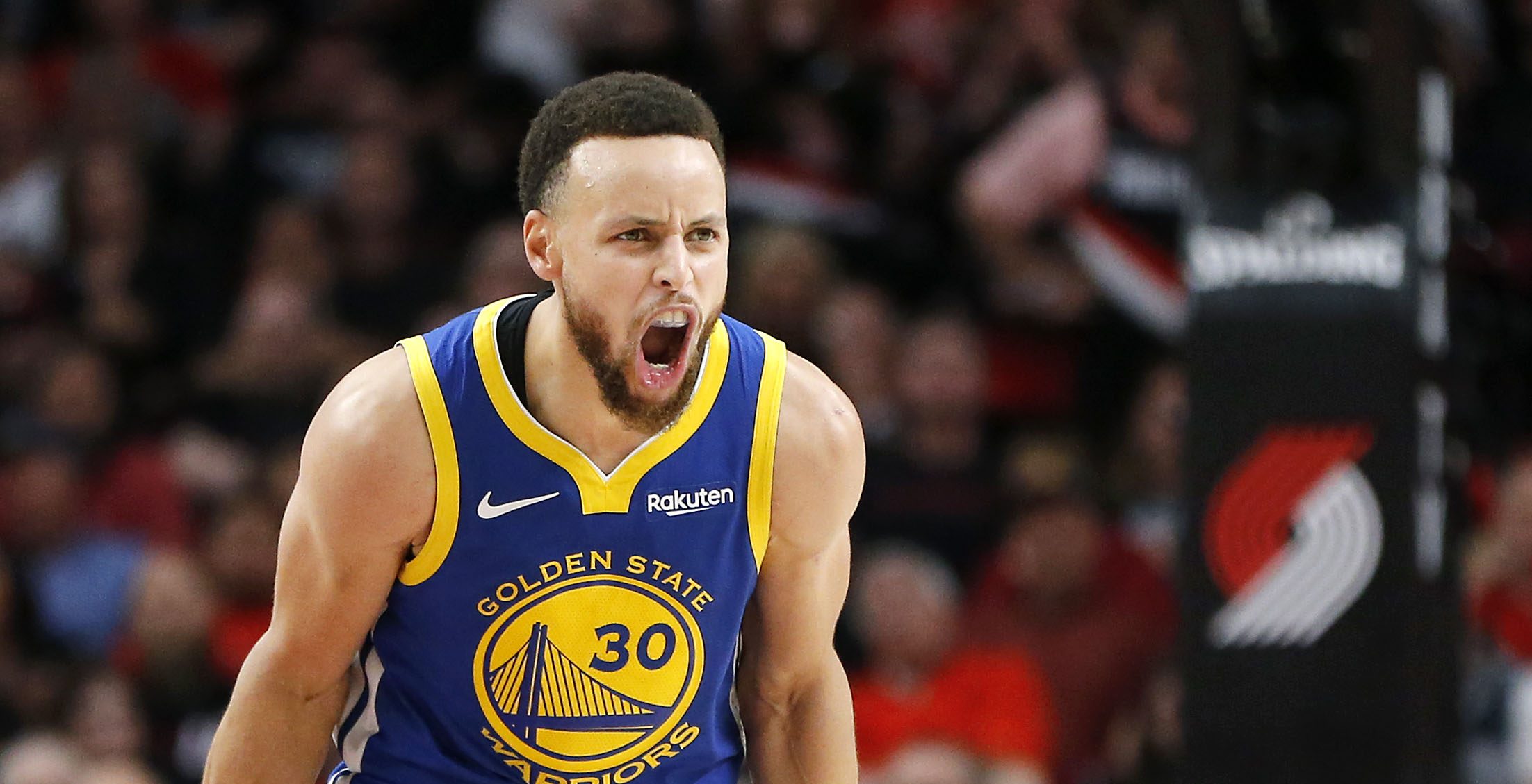 Stephen Curry fou de joie après une action réussie contre les Blazers