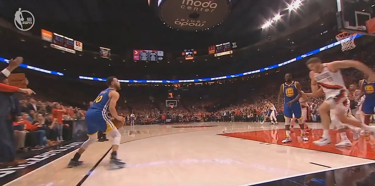 Stephen Curry ressort le fameux double stepback