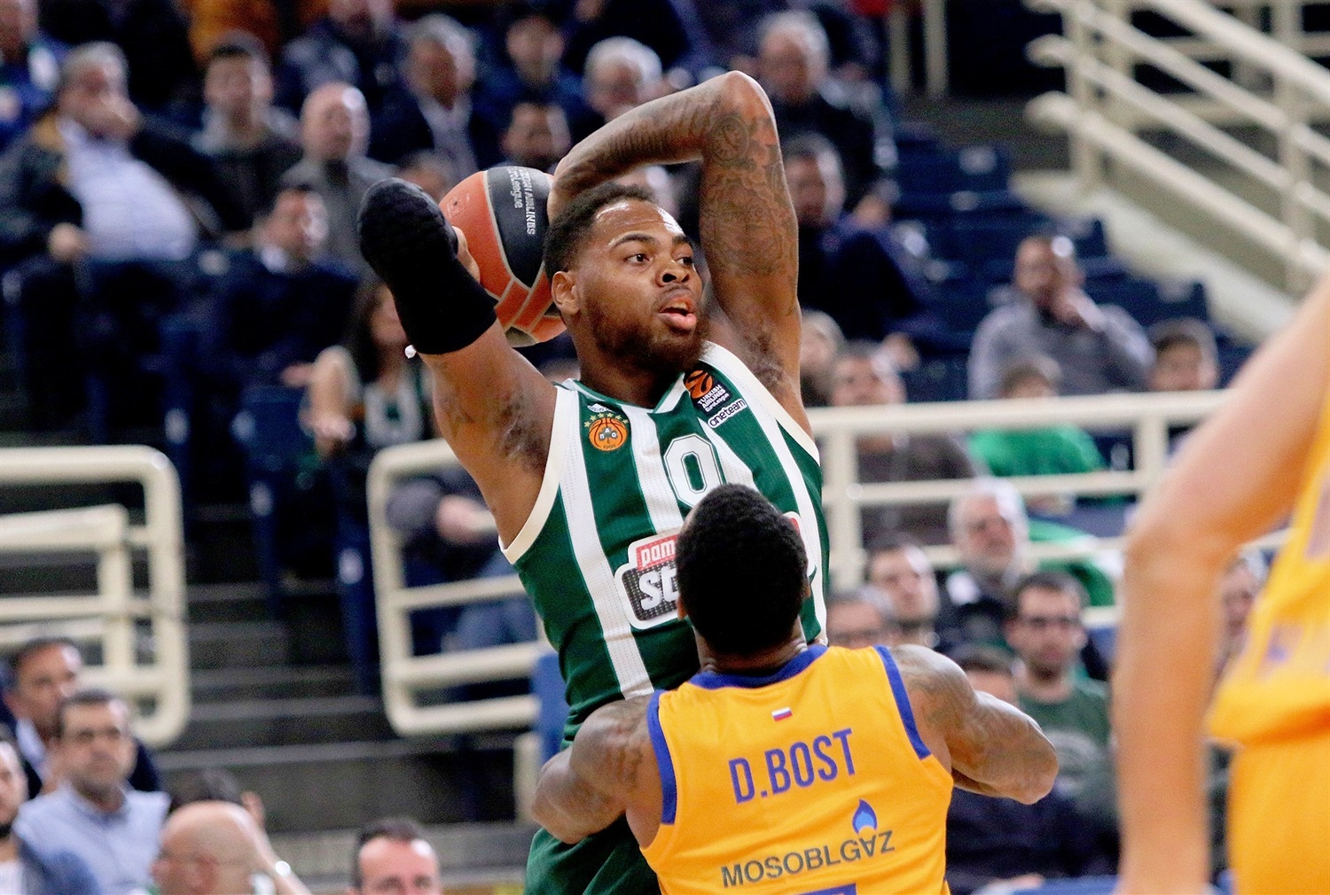 L'ancien joueur de Nanterre devrait prolonger d'une saison avec le champion de Grèce