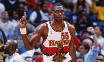 NBA – Les 4 joueurs élus DPOY… sans intégrer la NBA All-Defensive First Team Le "finger wag" de Dikemebe Mutombo est un geste marquant de l'histoire de la NBA qui a influencé un grand nombre de joueurs