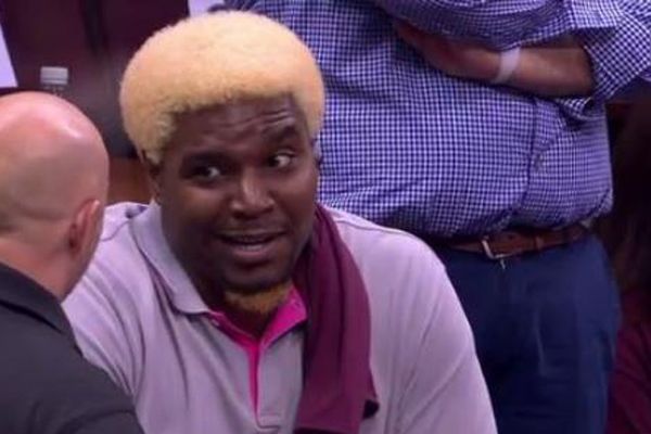 Andrew Bynum et ses cheveux blonds