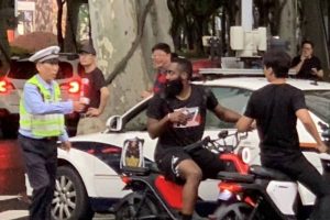 NBA – James Harden arrêté par la police en Chine