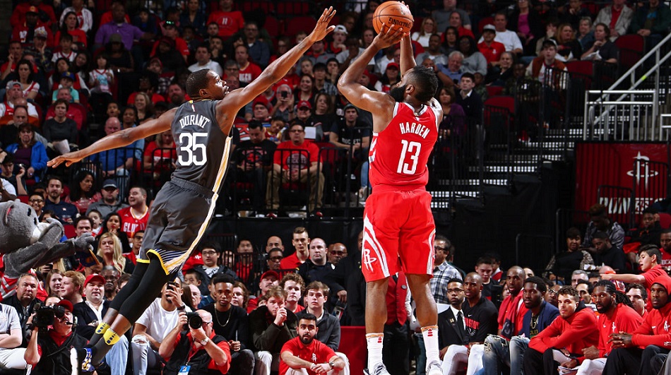 Le step-back de James Harden est-il au niveau des moves de Jordan ou Kareem ?