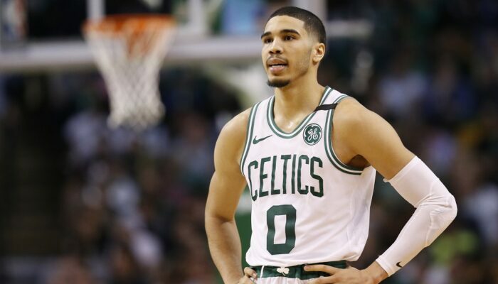 Jayson Tatum est sous le feu des projecteur dans le feuilleton "Anthony Davis chez les Celtics", il pourrait aller aux Pelicans