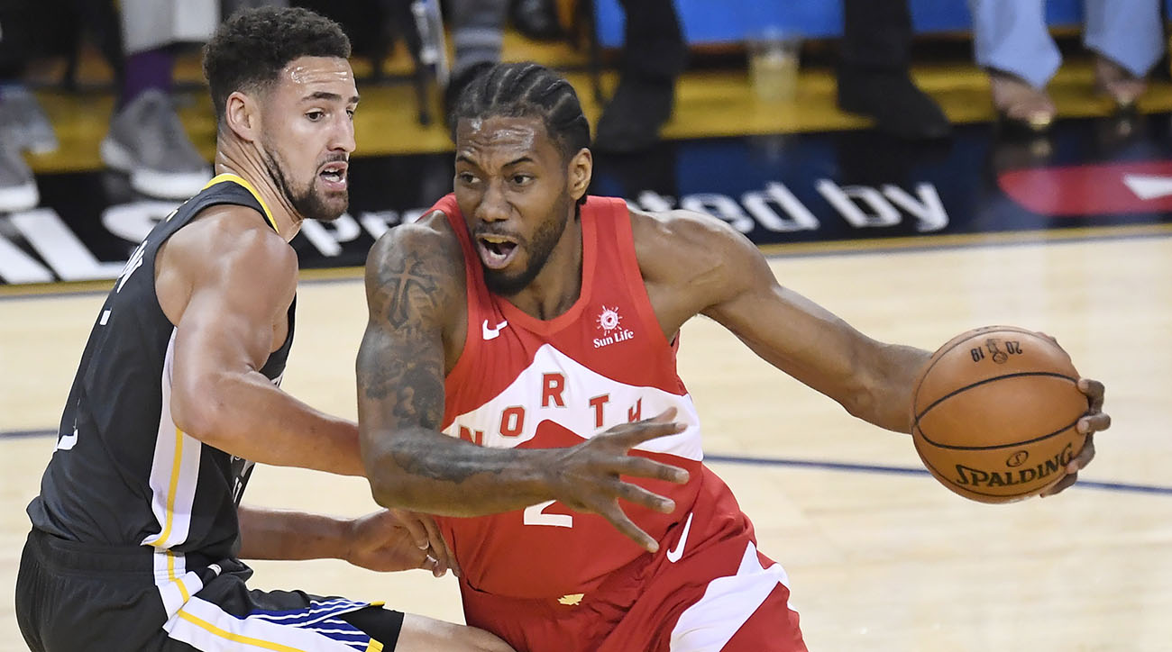 Kawhi Leonard au duel avec Klay Thompson