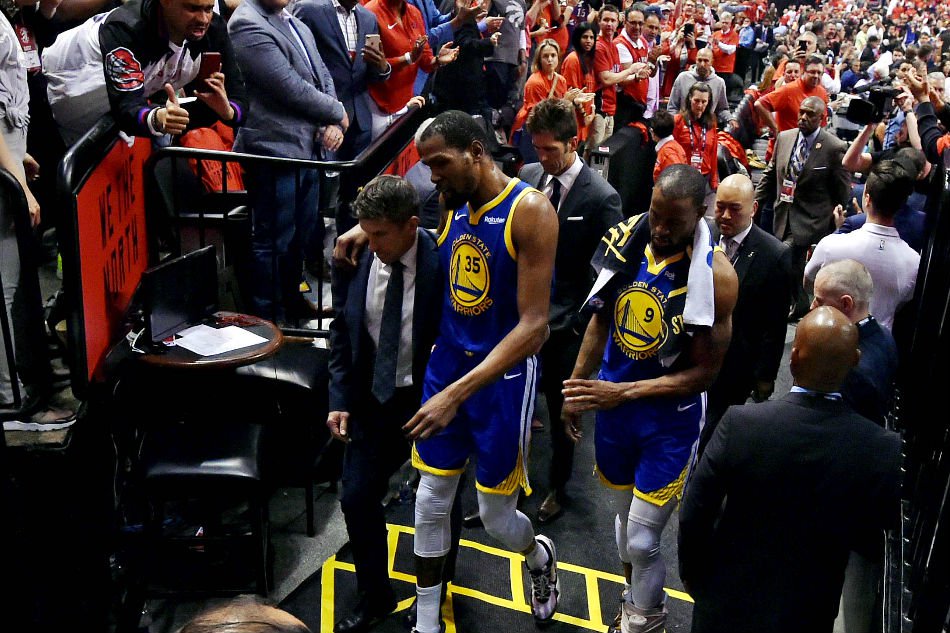 Kevin Durant file au vestiaire après sa blessure au tendon d'Achille