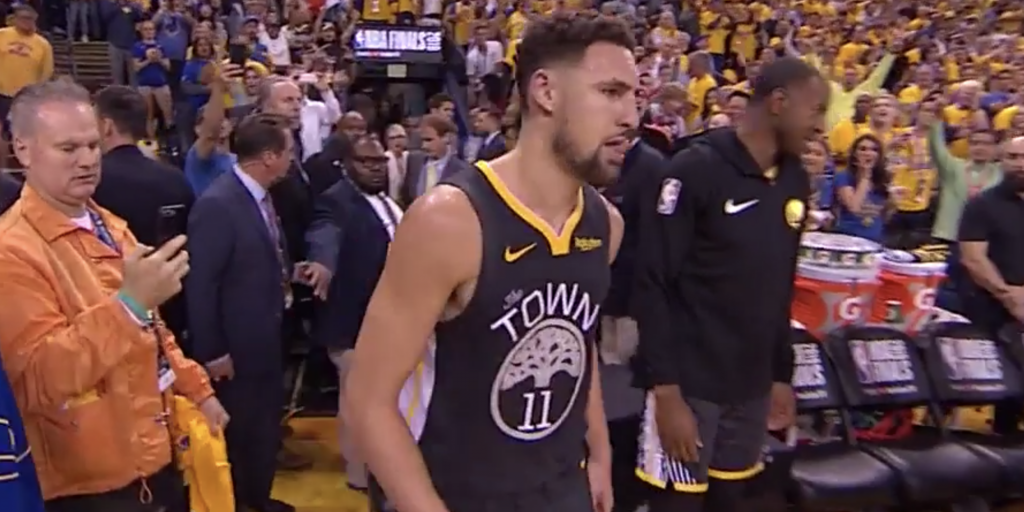 Klay Thompson revient sur le parquet après une terrible blessure au genou lors du Game 6 des Finales NBA 2019 face aux Raptors