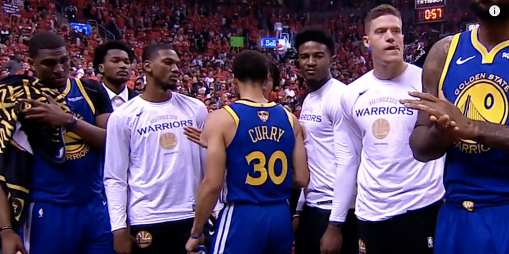 Stephen Curry remobilise les Warriors après la blessure de Kevin Durant dans le Game 5 contre Toronto