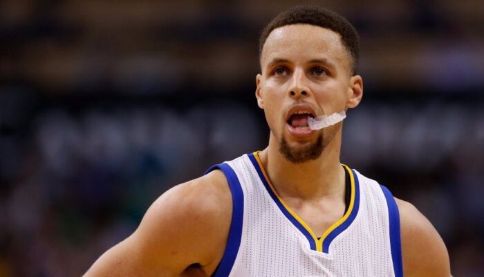 stephen-curry-protège-dents-golden-state-warriors