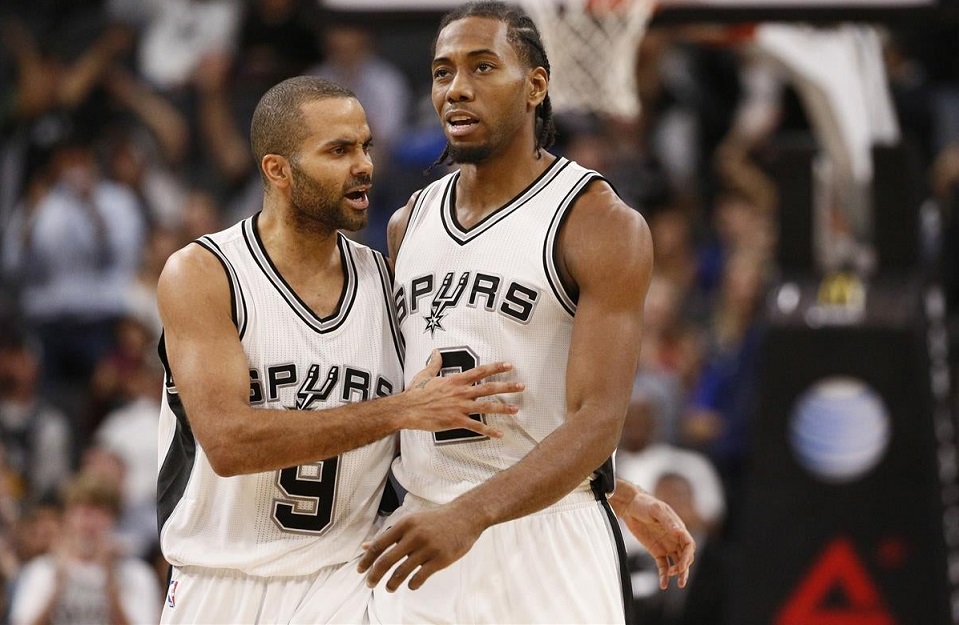 Kawhi Leonard et Tony Parker, meilleurs amis du monde ? Peut-être pas, mais ça va mieux entre les 2 hommes.