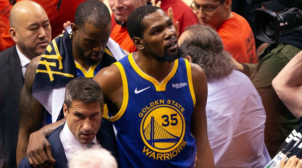 Kevin Durant allant aux vestiaires face aux Toronto Raptors (Game 5 des Finales NBA)