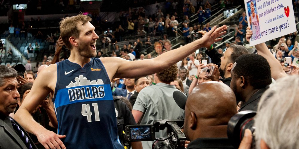 Dirk se fait troller par sa franchise Dallas