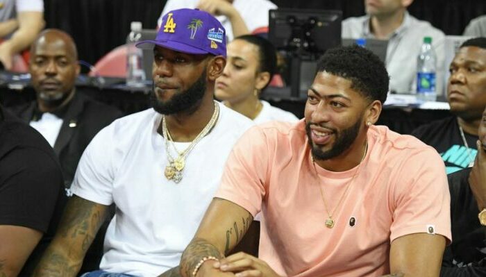 LeBron James et Anthony Davis lors de la summer league