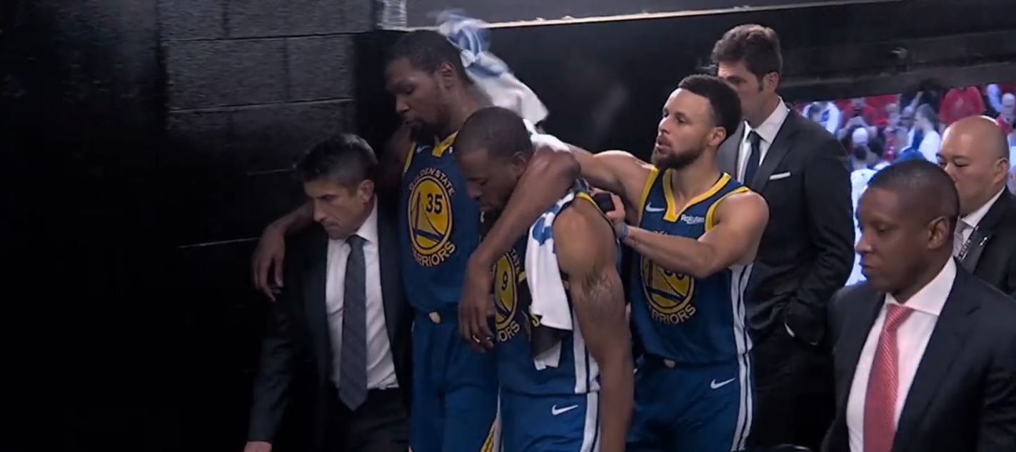 Steph Curry console Kevin Durant après sa rupture du tendon d'Achille