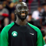 NBA – Tacko Fall plante un trois points et dégomme Vincent Poirier