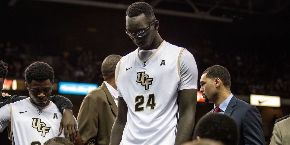 Tacko Fall tête baissée lors d'un match de NCAA