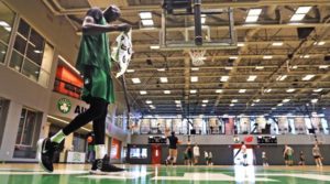 NBA – Les Celtics gavent Tacko Fall pour le faire grossir