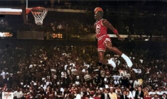 NBA – Pourquoi la revanche du mythique Dunk Contest MJ vs Wilkins n’a jamais eu lieu Michael Jordan lors du Dunk Contest 1985
