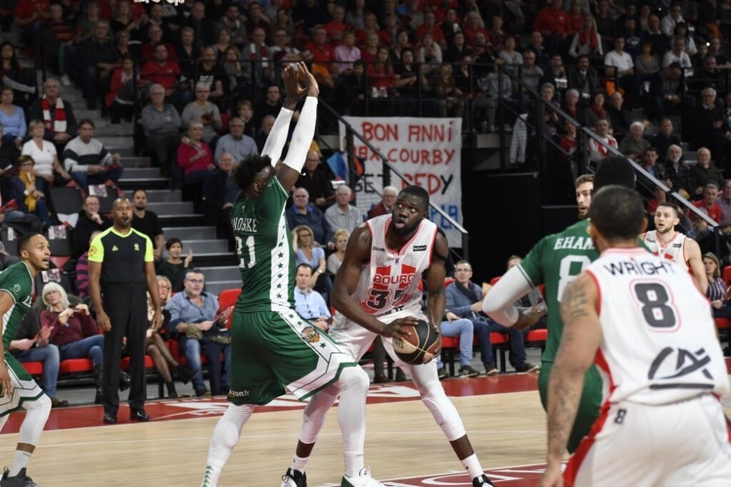 Intérieur de talent et de poids pour le Nanterre 92