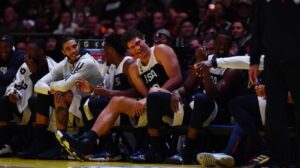 NBA – Brook Lopez déclenche la folie, Popovich obligé de le faire entrer