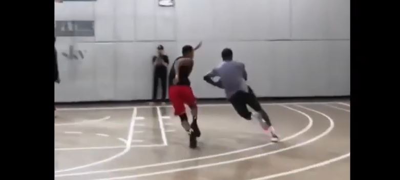 CJ McCollum contre JR Smith à l'entraînement