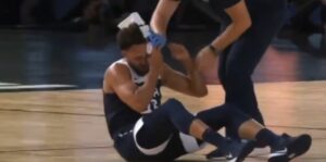 Mondial – La vilaine chute de Derrick White pour Team USA